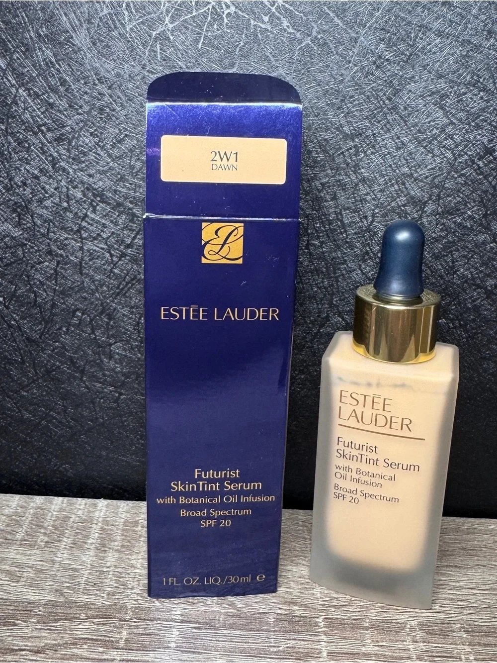 Estee Lauder Futurist SkinTint Serum Foundation 2W1 Dawn 30ml SPF20 NIB